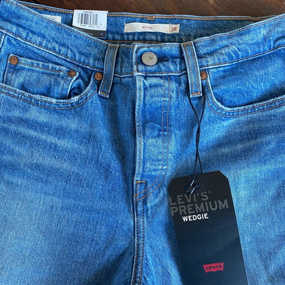 Levi’s Wedgie Jeans - Picture 7 of 11